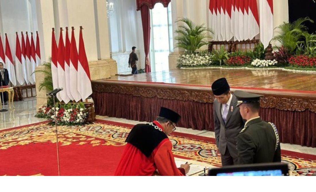 Jokowi Lantik Kepala BNN Untuk Jadi Hakim MK