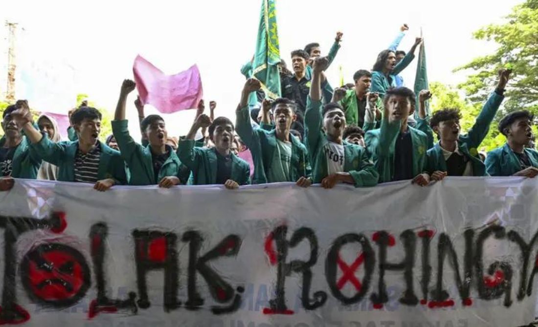 Aksi Mahasiswa Usir Pengungsi Rohingya dari Penampungan