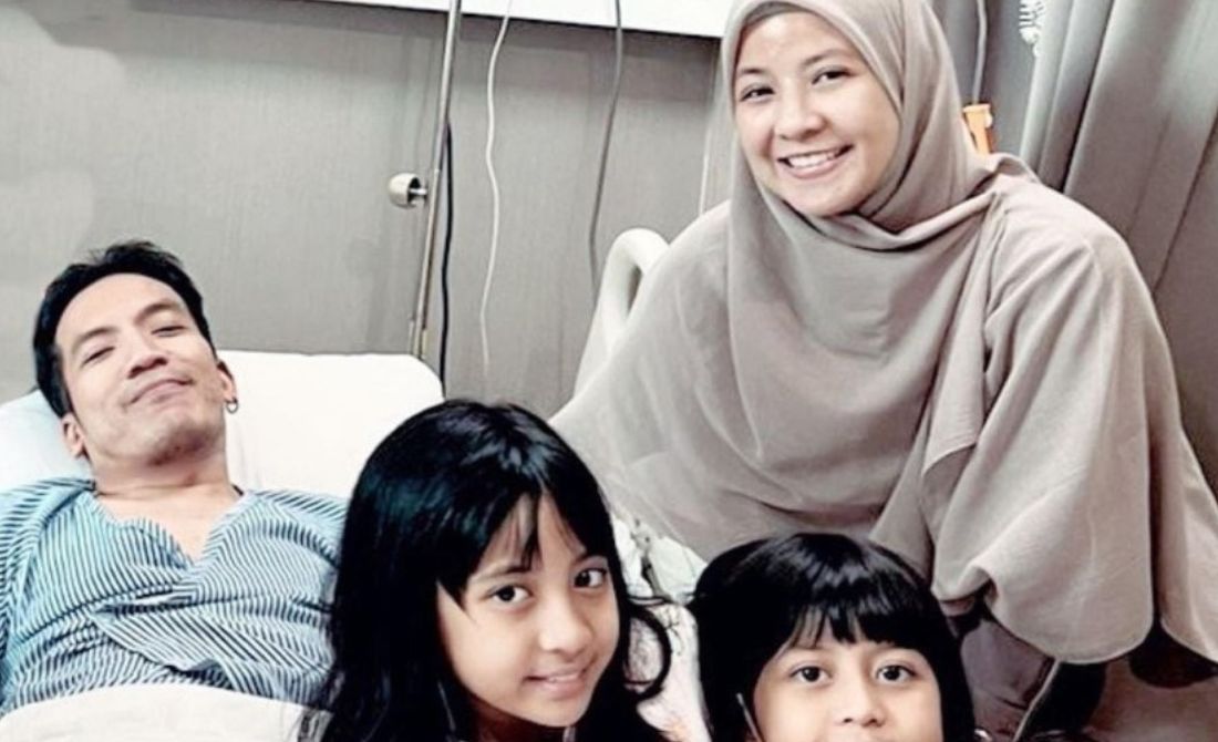 Desta Dijenguk Natasha Rizky dan anak-anak di Rumah Sakit