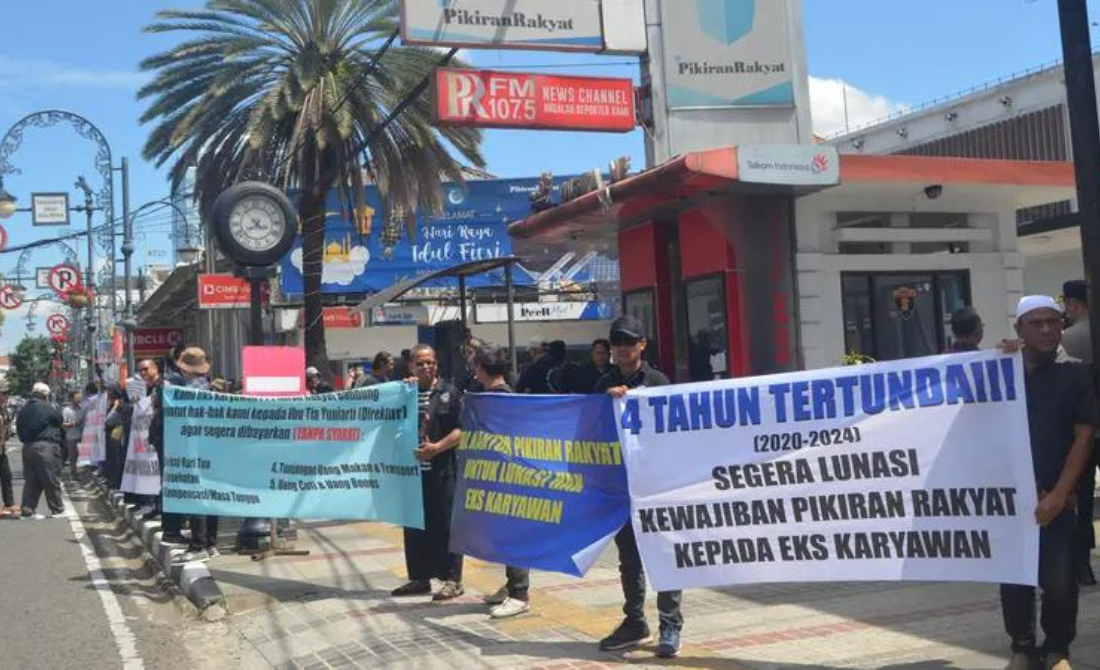 Mantan Pekerja PT Pikiran Rakyat Demo Menuntut Hak Pekerja